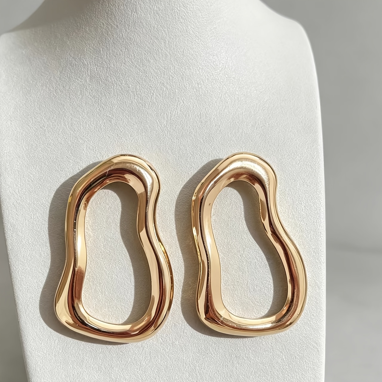 Women's Retro Geometric Hollow Statement Earrings, Fashionable